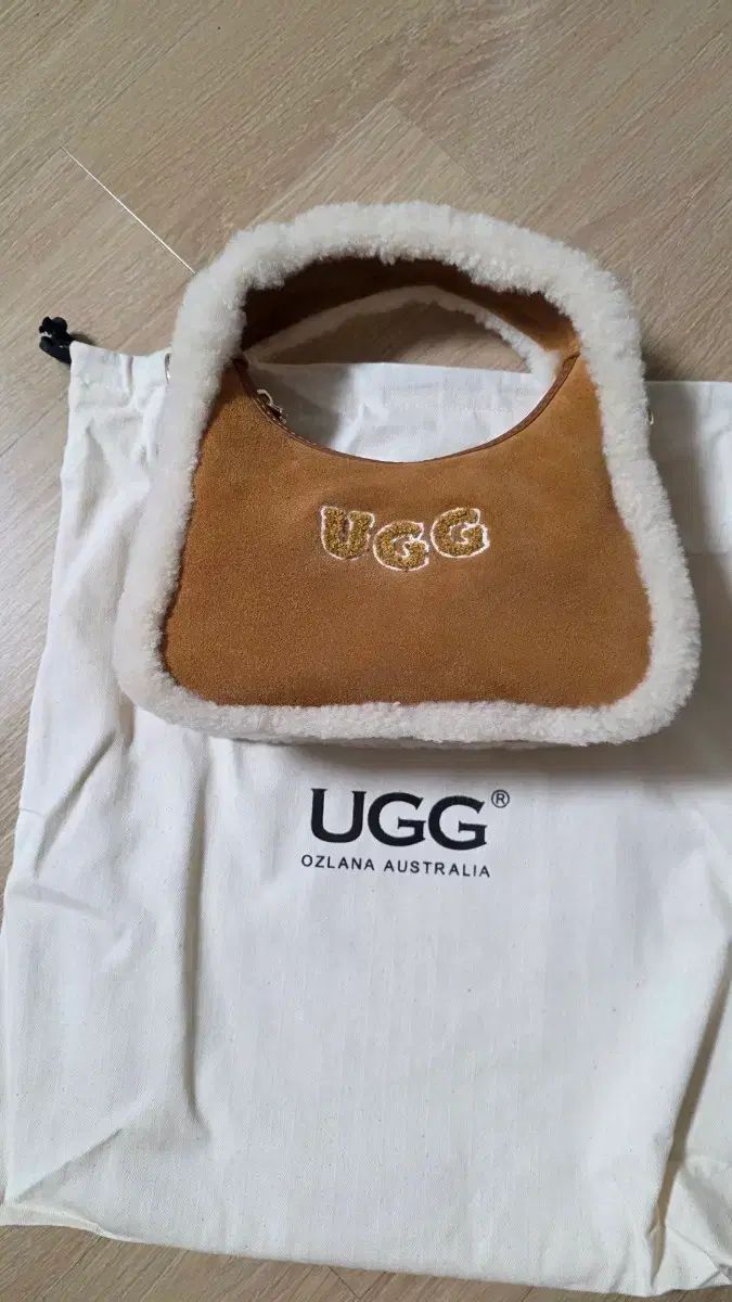 オーストラリア UGG アグ スウェード シープスキン ミニバック