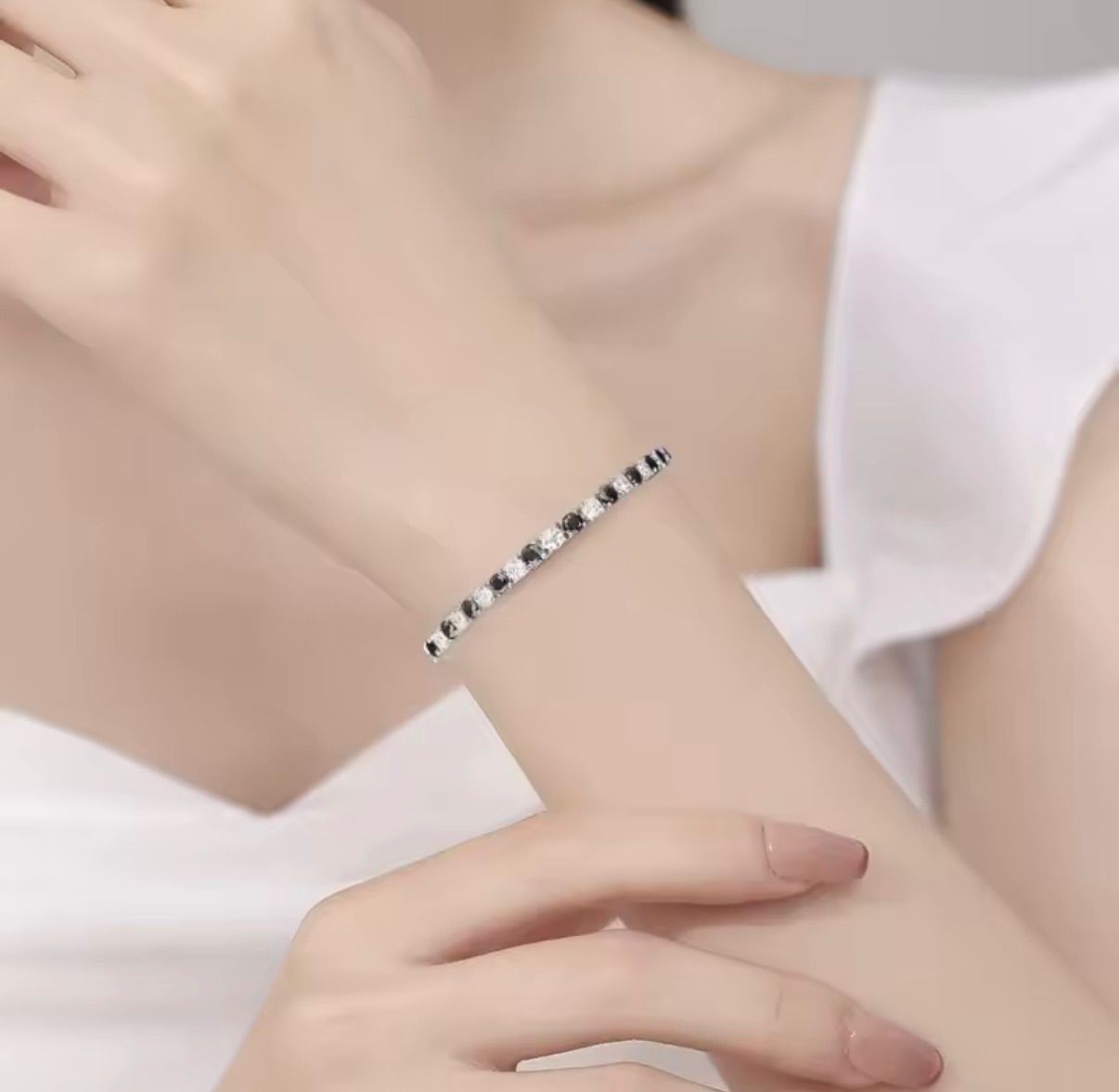 唯一無二の交互デザイン】ホワイト×ブラックモアサナイト3mm テニス