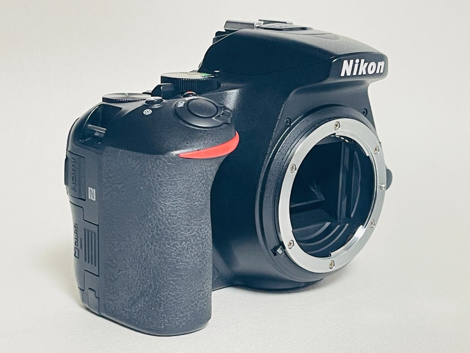 NIKON D