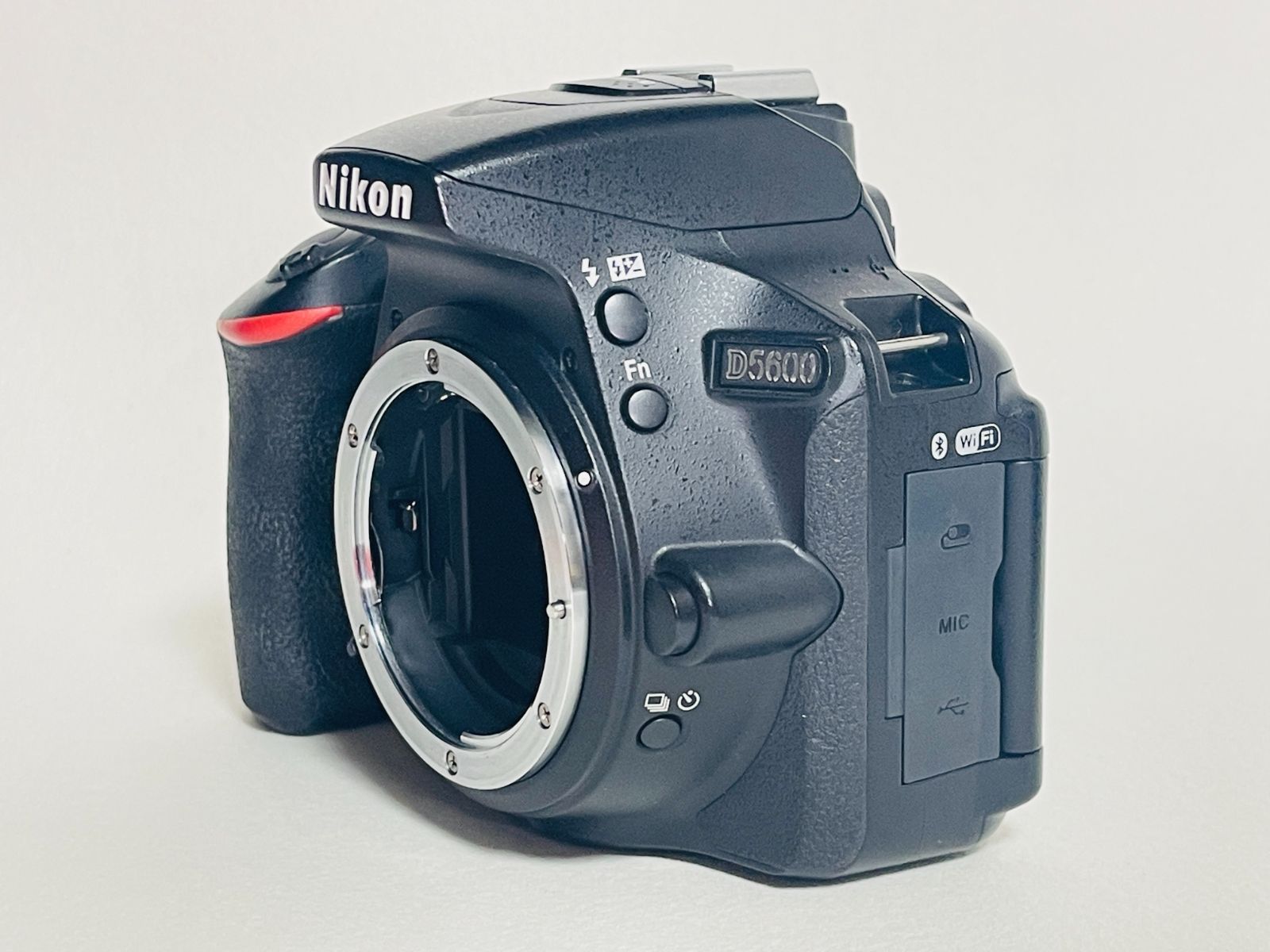 中古品〕 NIKON D5600 ボディ ニコン #kjh:`*x1235 - メルカリ