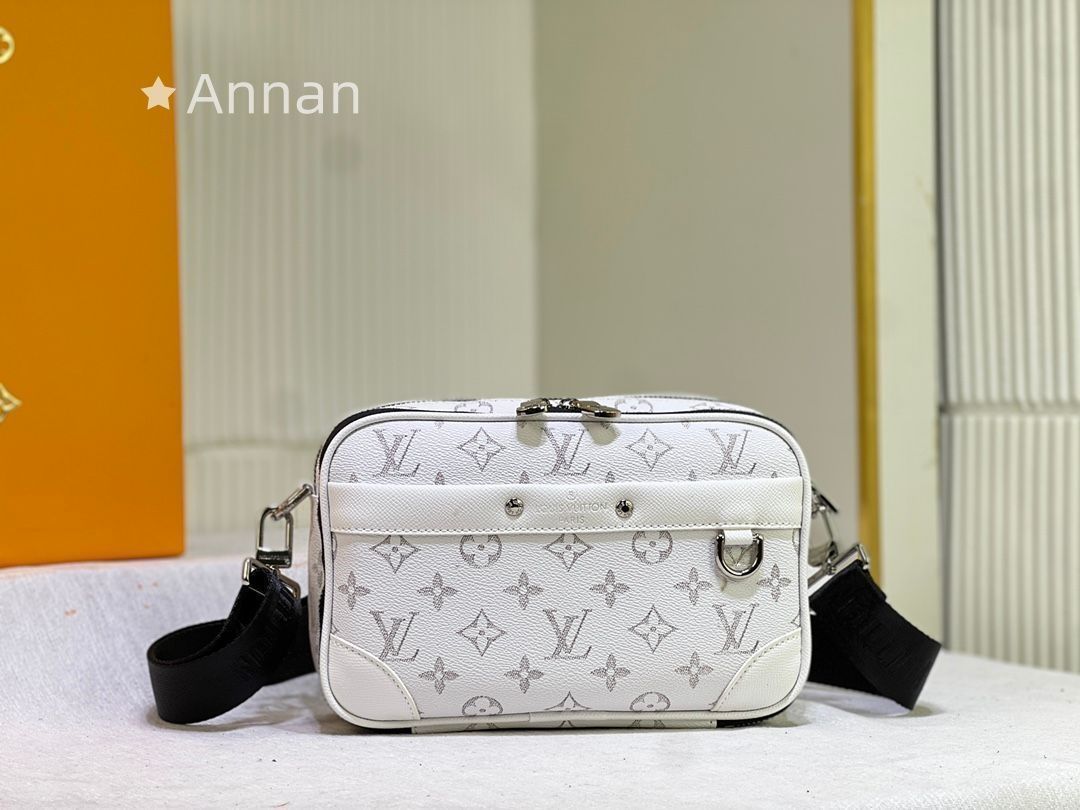 新品同様 LOUIS VUITTON ルイヴィトン メンズ ショルダーバッグ 人気