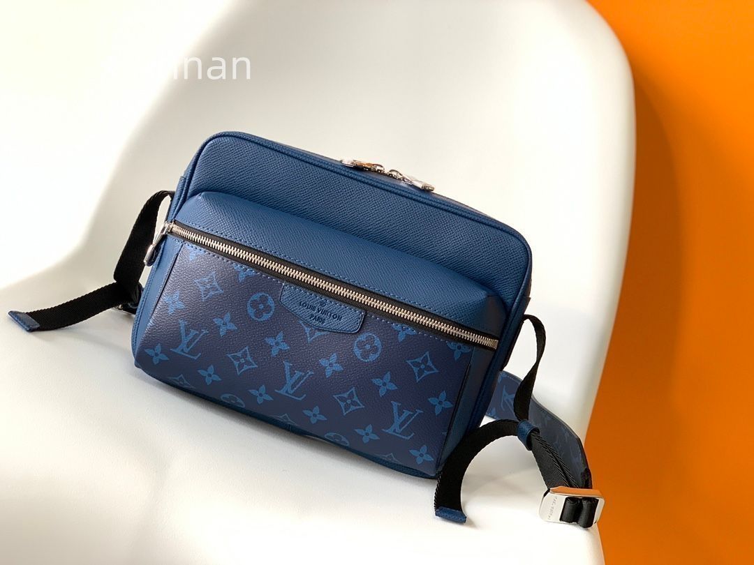 です LOUIS VUITTON ルイヴィトン ショルダーバッグ モデル タイガラマ アウトドア メッセンジャーPM M 30242