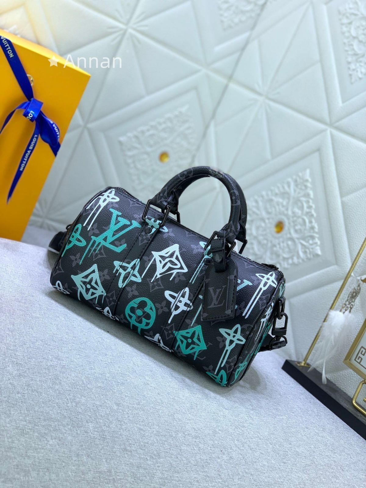 ルイヴィトン LOUIS VUITTON ショルダーバッグ モデル ボストンバッグ LV キーポル バンドリエール 25 モノグラム エクリプス グラフィティ ブラック M 21399 ビトン バッグ ジェンダーレス ジェンダーフリー