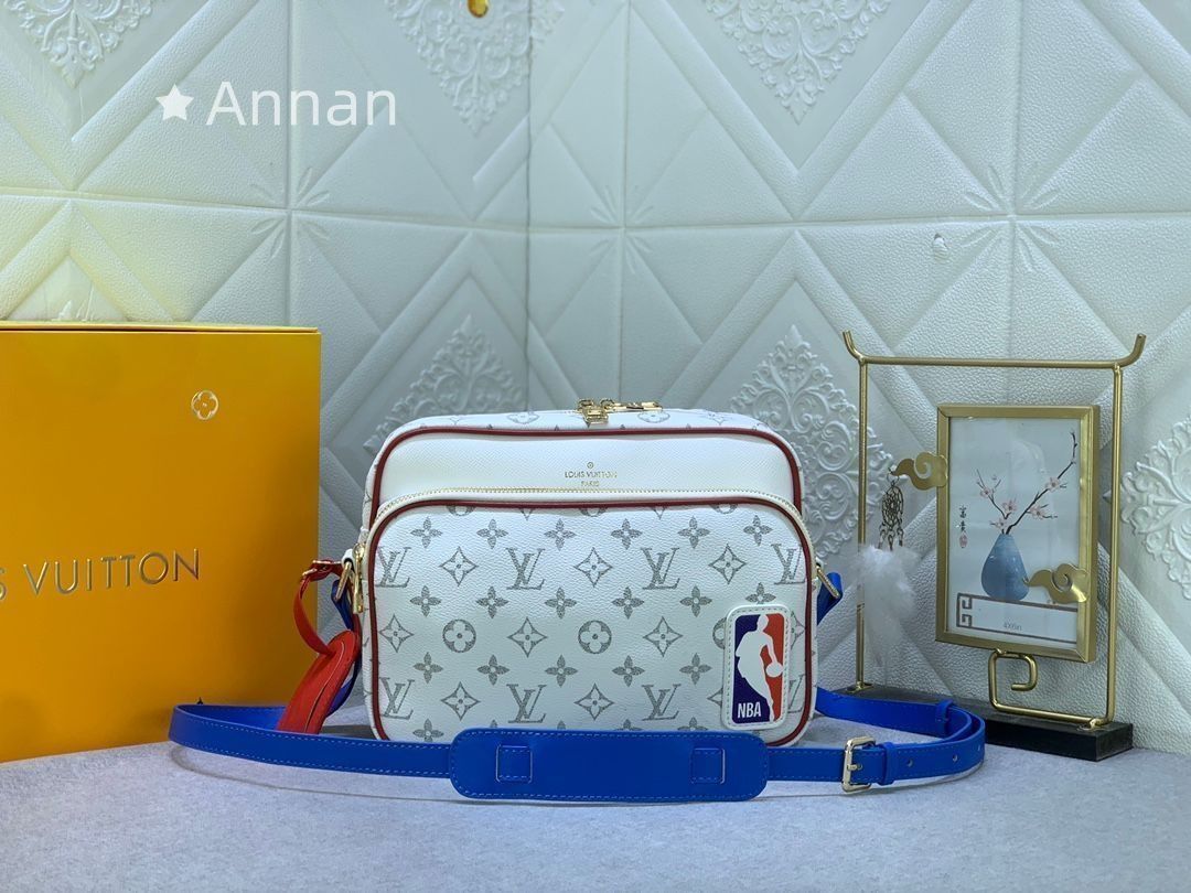 ルイヴィトンLOUIS VUITTONXNBA メンズ ショルダーバッグ モデル LVXNBA ナイル メッセンジャー PM