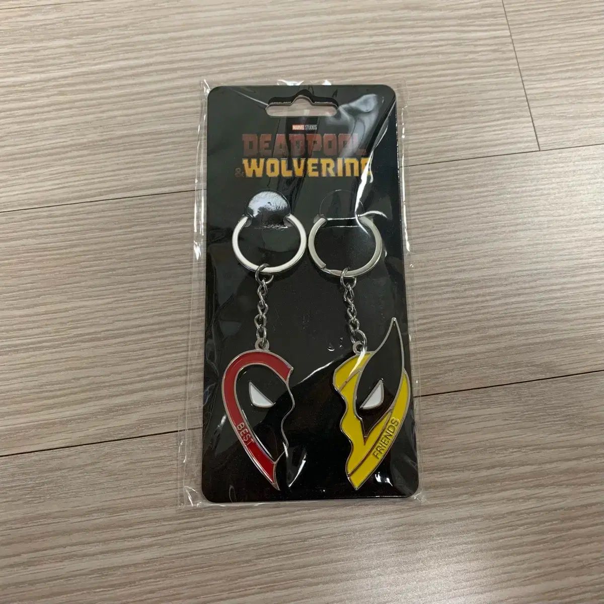 デッドプールとウルヴァリン キーホルダー メタリック キーチェーン 新品