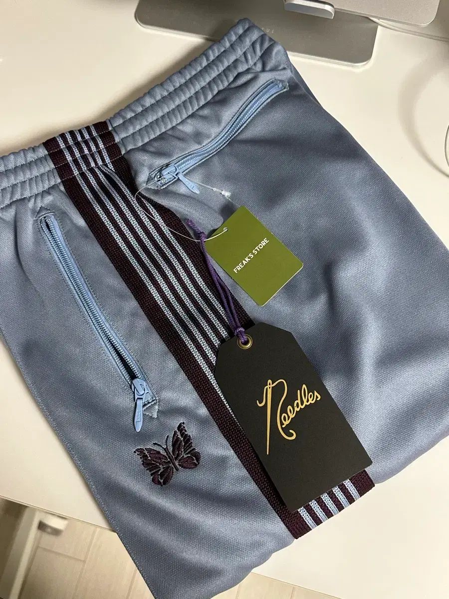 ニードルズ FREAK S STORE トラックパンツ ソックスブルー