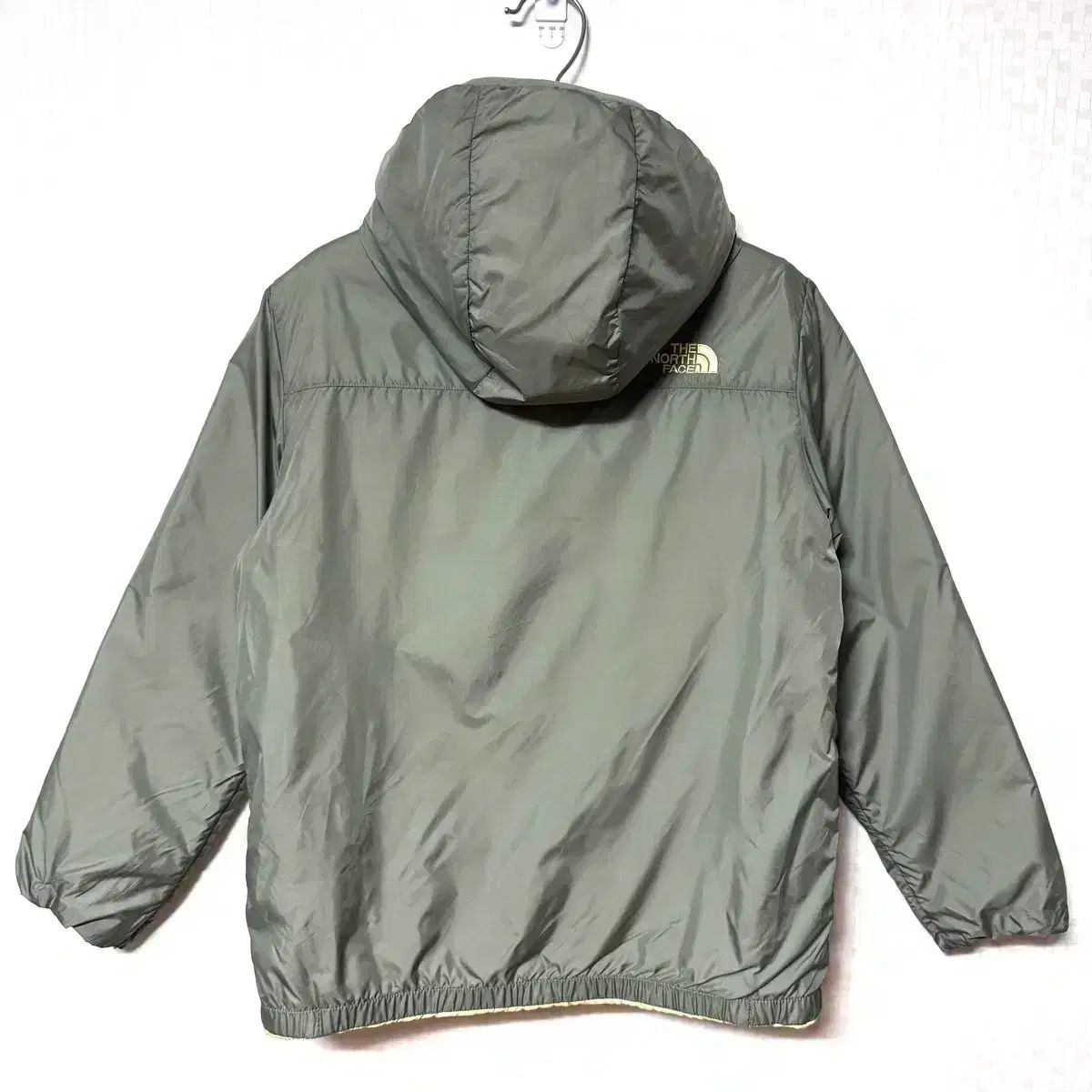 150 THE NORTH FACE ザノースフェイス キッズ 子供 リバーシブル ダウン ジャケット カーキ