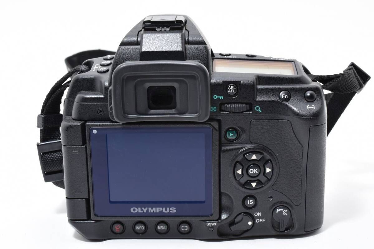 OLYMPUS E