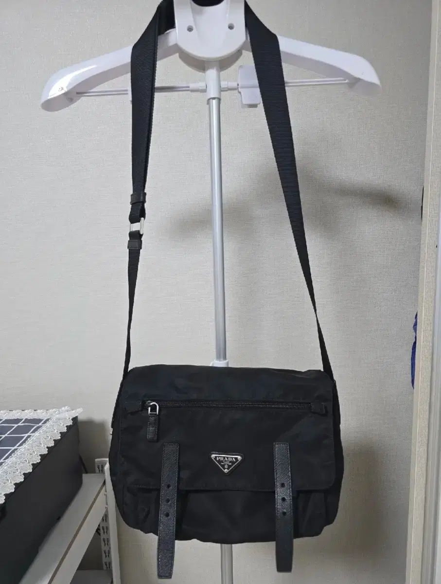 プラダ ナイロン メッセンジャーバッグ - メルカリ