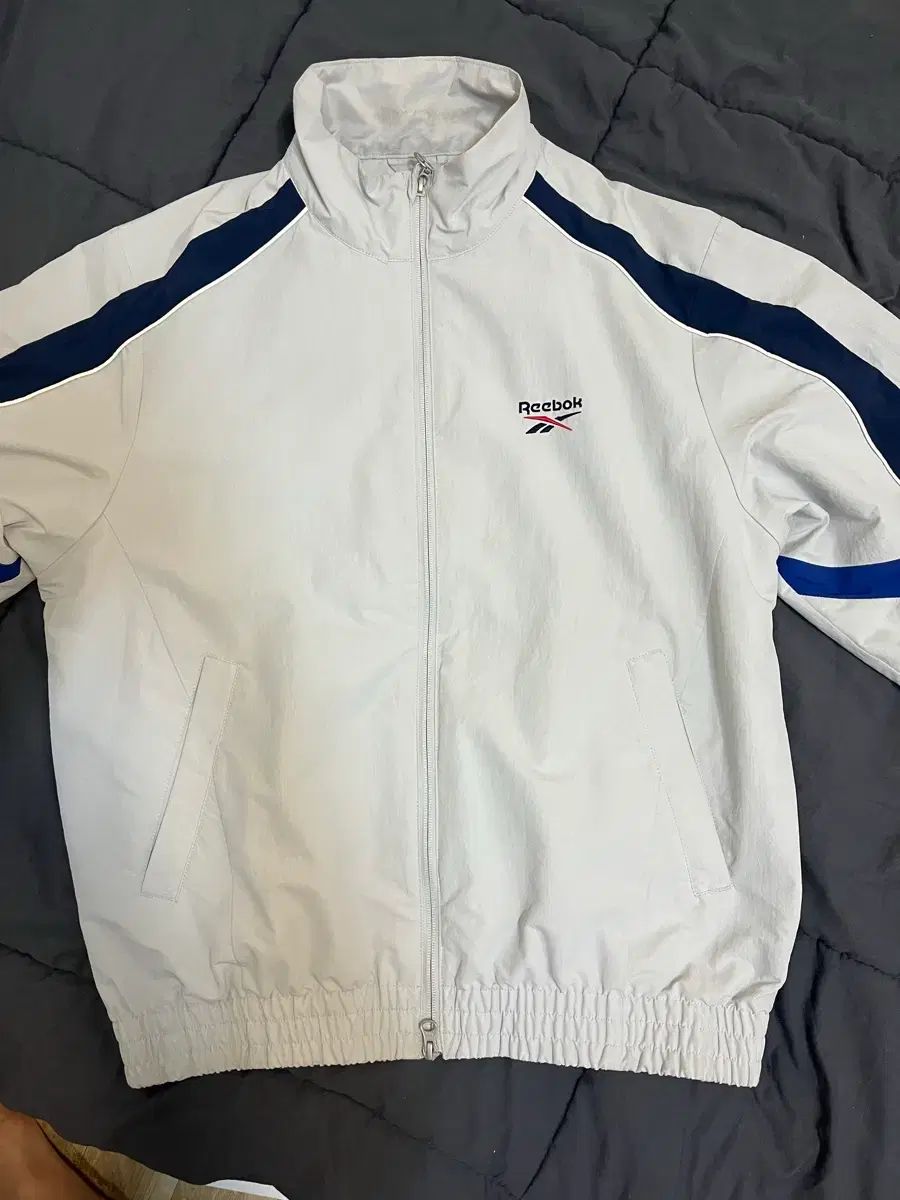 リーボック レジェンド ウォームアップ WIND AND WISH ブレーカー グレー