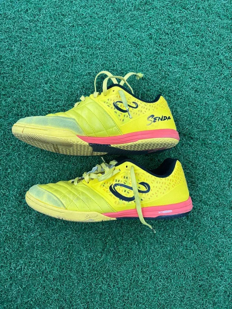 センダ ウシューアイア プロ インドア 279 280 サイズ