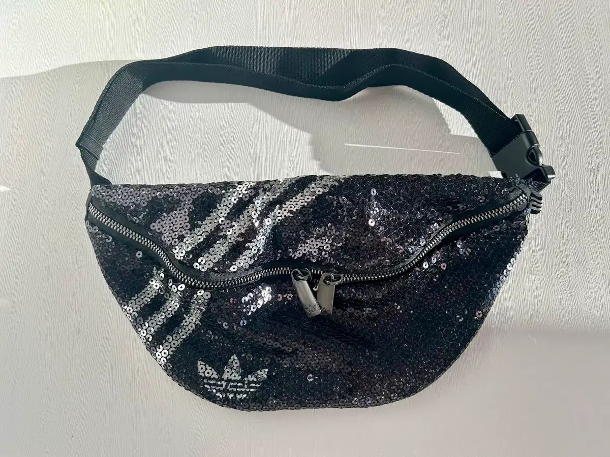 アディダス スパンコール ヒップバッグ ブラック