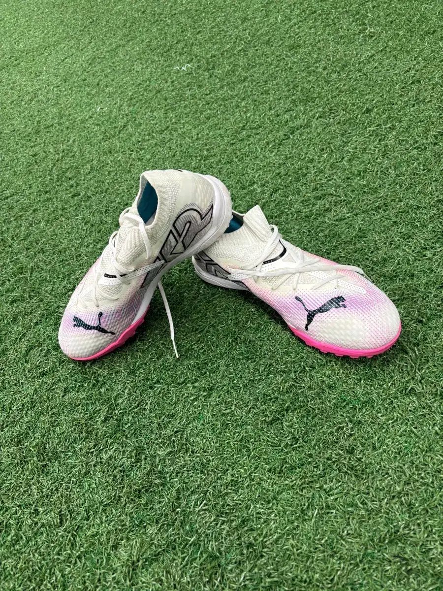 状態良し PUMA プーマ Hello Future サッカーシューズ 250