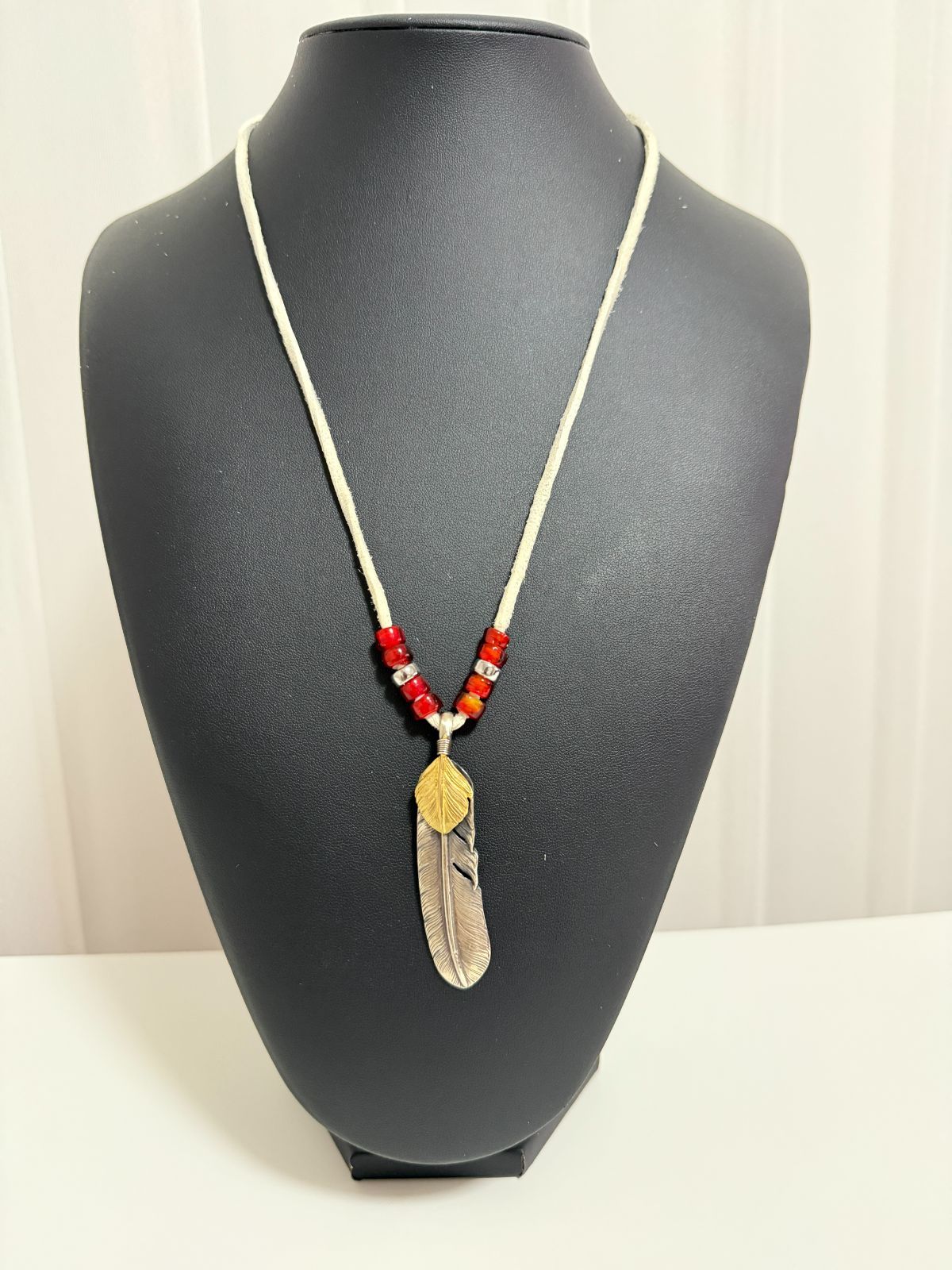 ゴローズ 上金特大フェザー左+ビーズ付き鹿革紐セットアップ - メルカリ ゴローズ 上金特大フェザー左+ビーズ付き鹿革紐セットアップ - メルカリ