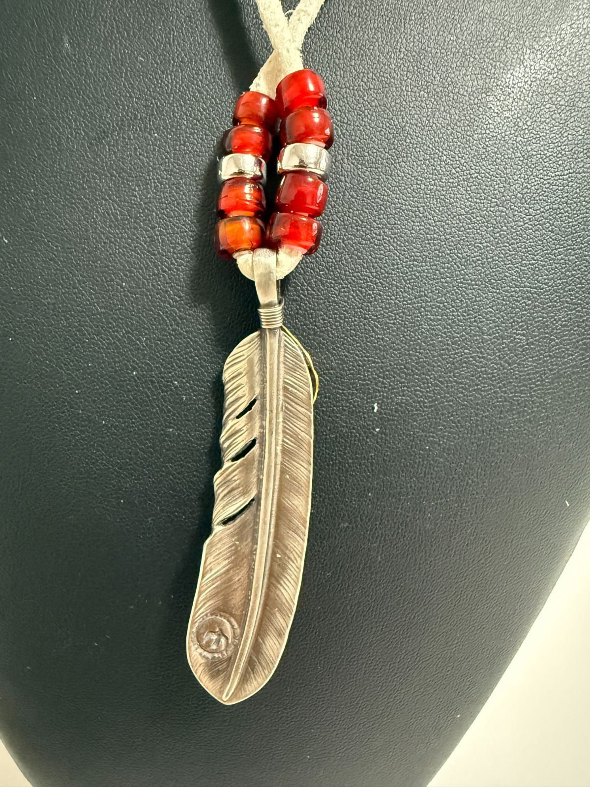 ゴローズ 上金特大フェザー左＋ビーズ付き鹿革紐セットアップ - メルカリ