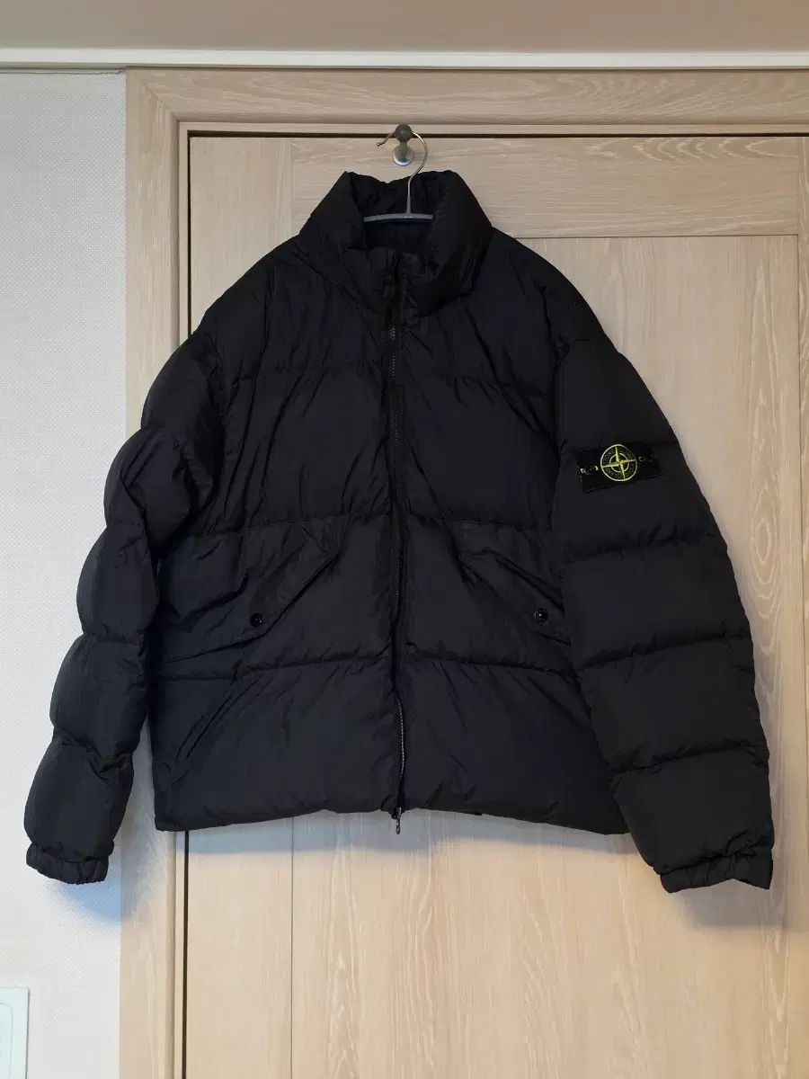 23 FW STONE ISLAND ストーンアイランド クリンクルレップス フードなし ブラック ショート ダウン Mサイズ