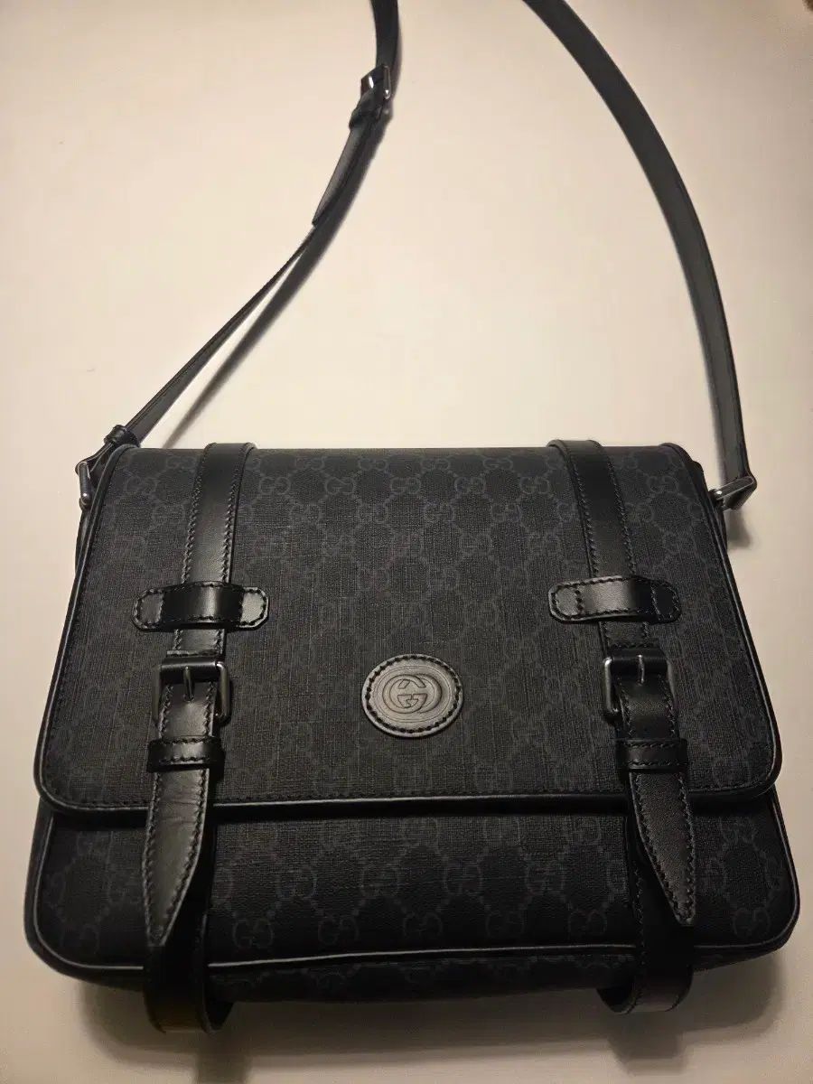グッチ シュプリーム GG ブラック メッセンジャーバッグ