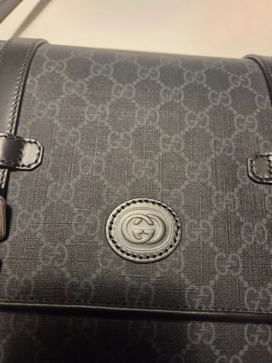 グッチ シュプリーム GG ブラック メッセンジャーバッグ