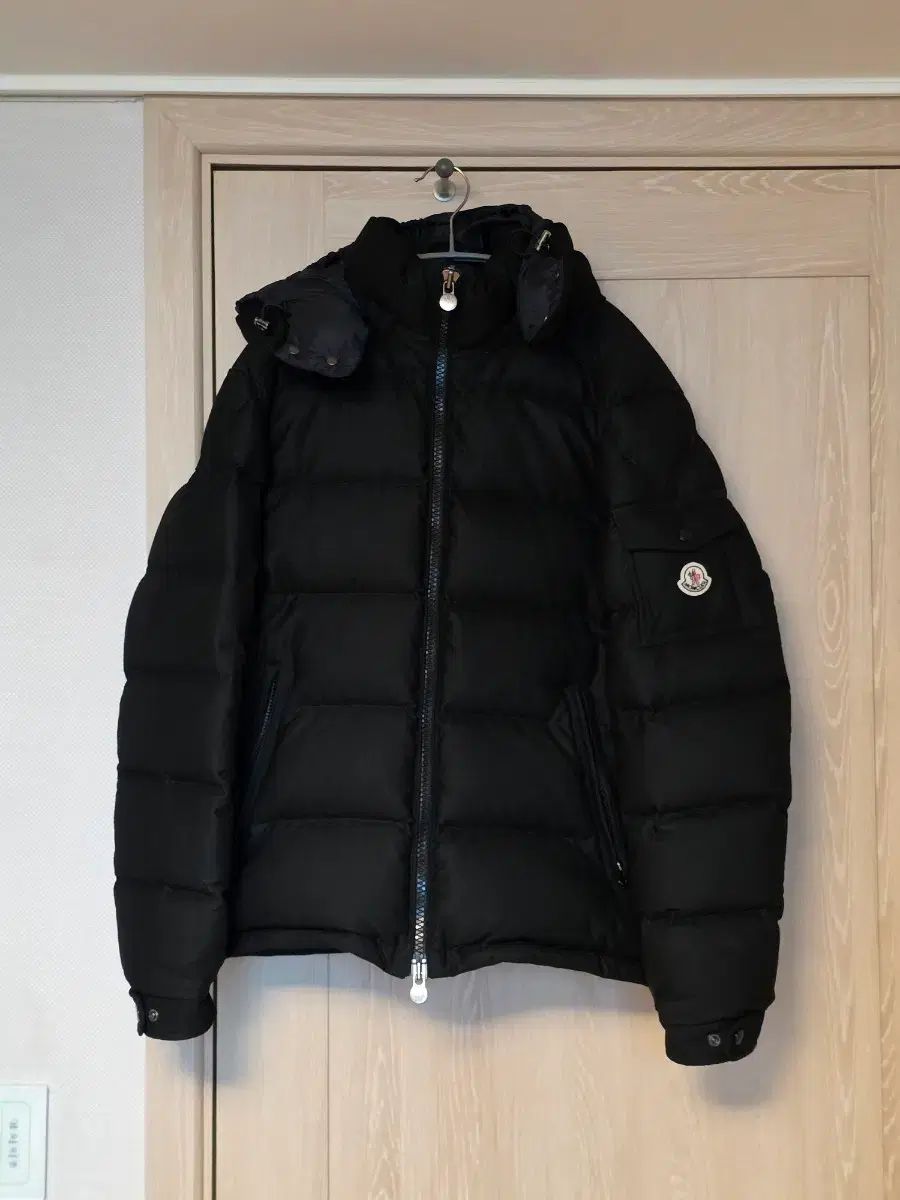 モンクレール モンジェネーブル ブラック ショート ダウン