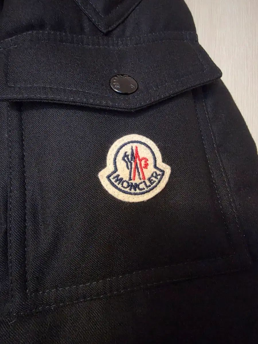 モンクレール モンジェネーブル ブラック ショート ダウン