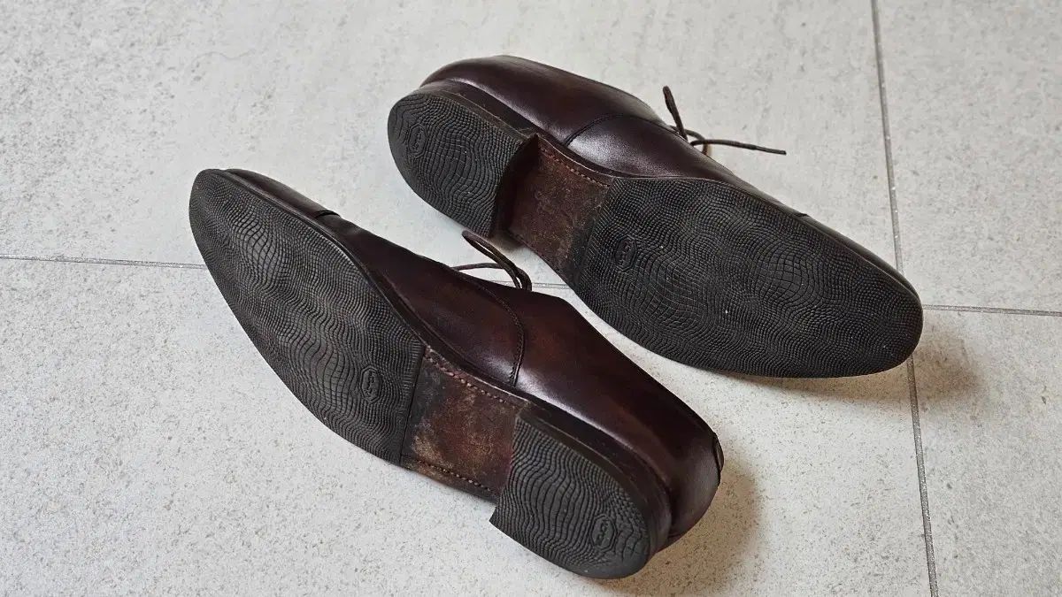  クロケット ジョーンズ ブラウン キャップトゥ オックスフォード シューズ スーツ 靴 バーウィック ローク リーガル ダービー ローファー ブーツ 革靴