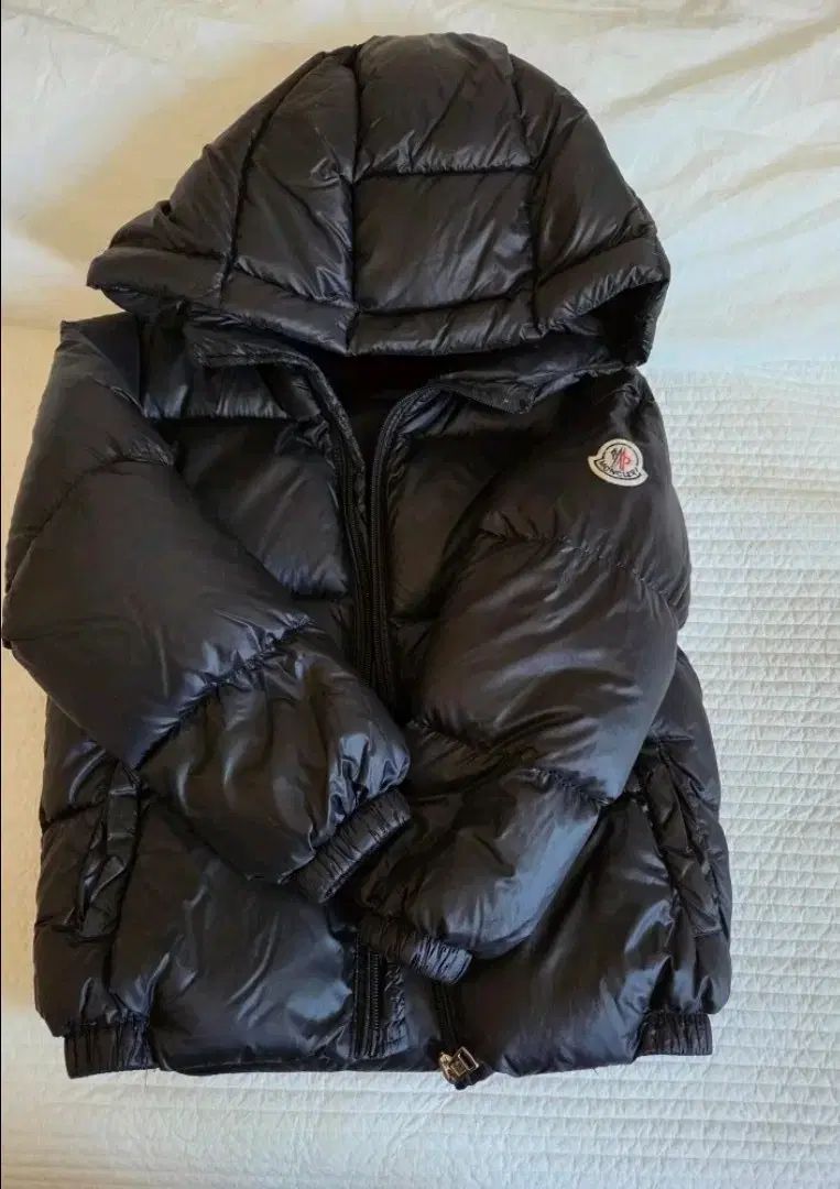 モンクレール キッズ ブラック ダウン アウター フーディー