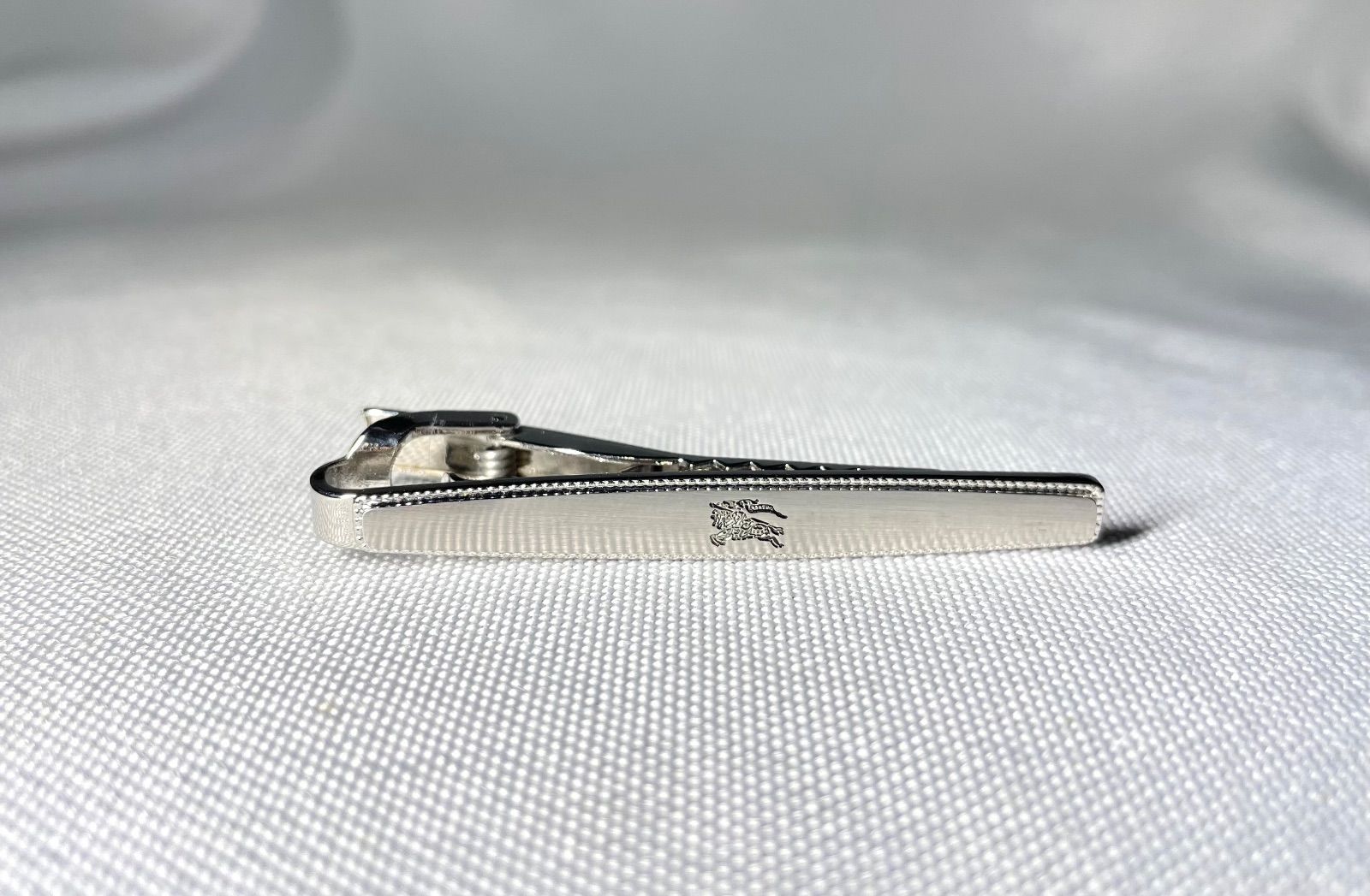 Burberry バーバリー ホースナイトロゴ 騎士デザイン 鏡面＆艶消しシルバー ネクタイピン タイピン タイバー メンズ