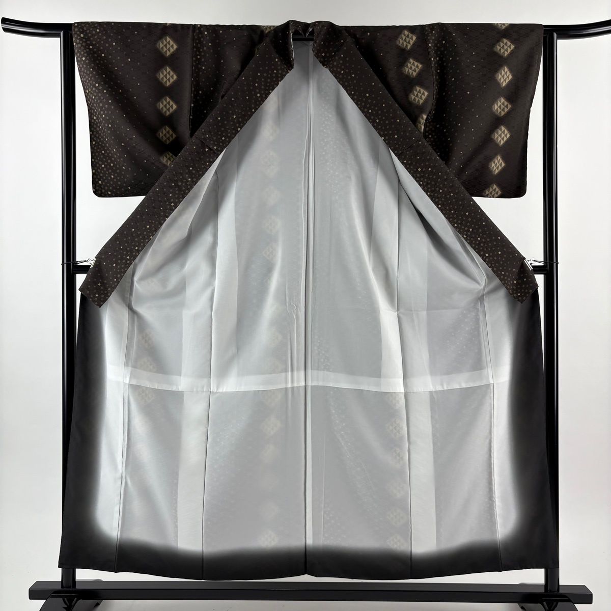  小紋 身丈156.5 cm 裄丈62 S 袷 鱗 菱 金彩 焦茶色 正絹 秀品 小紋 着物