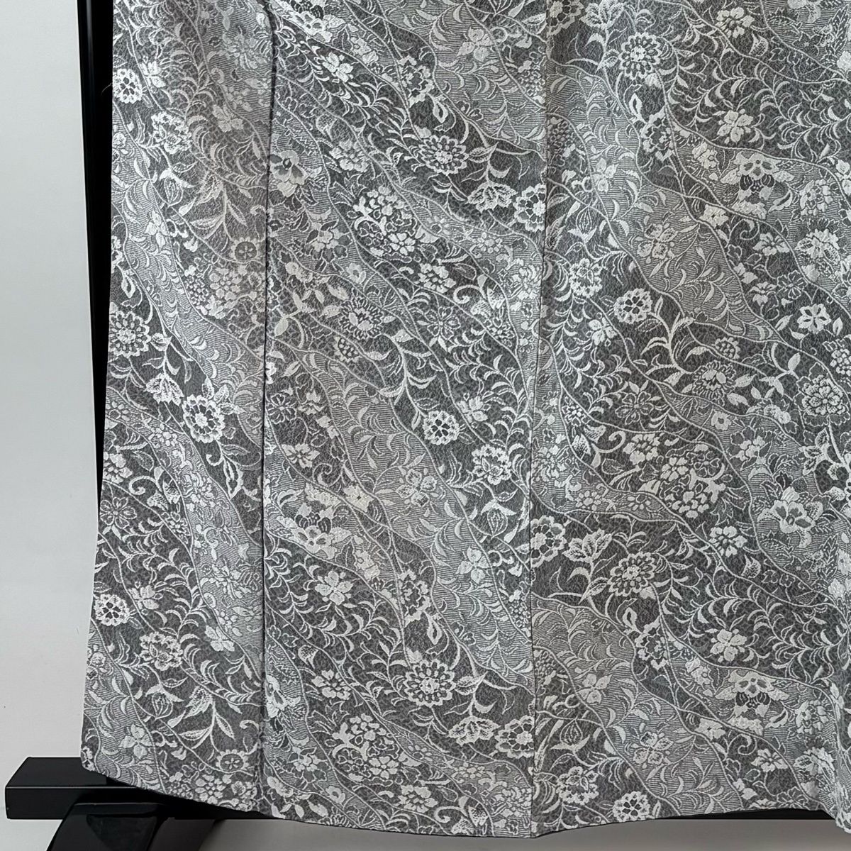 小紋 身丈162 cm 裄丈69 L 袷 花唐草 紋意匠 灰色 正絹