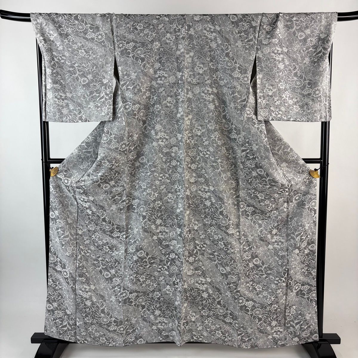 小紋 身丈162 cm 裄丈69 L 袷 花唐草 紋意匠 灰色 正絹