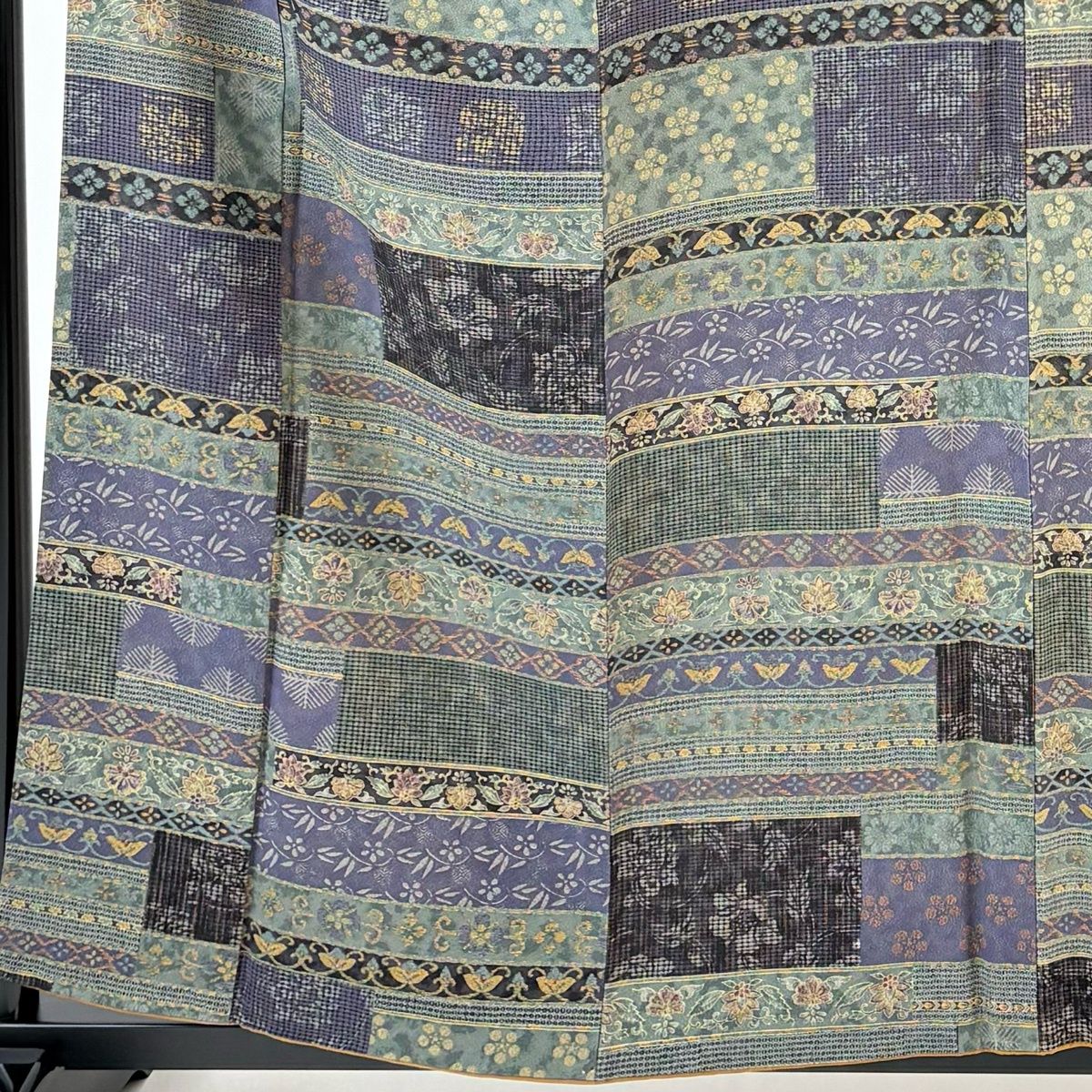 小紋 身丈157 cm 裄丈66 M 袷 草花 段縞模様 灰緑 正絹