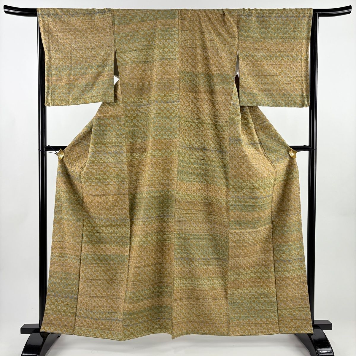 小紋 身丈161.5 cm 裄丈67 M 袷 紬地 幾何学模様 縞 絞り 黄土色 正絹