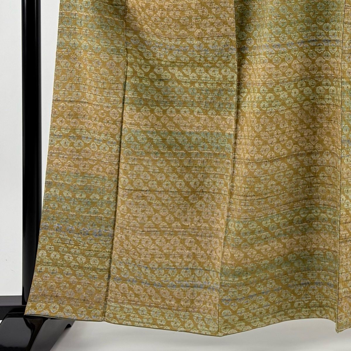 小紋 身丈161.5 cm 裄丈67 M 袷 紬地 幾何学模様 縞 絞り 黄土色 正絹
