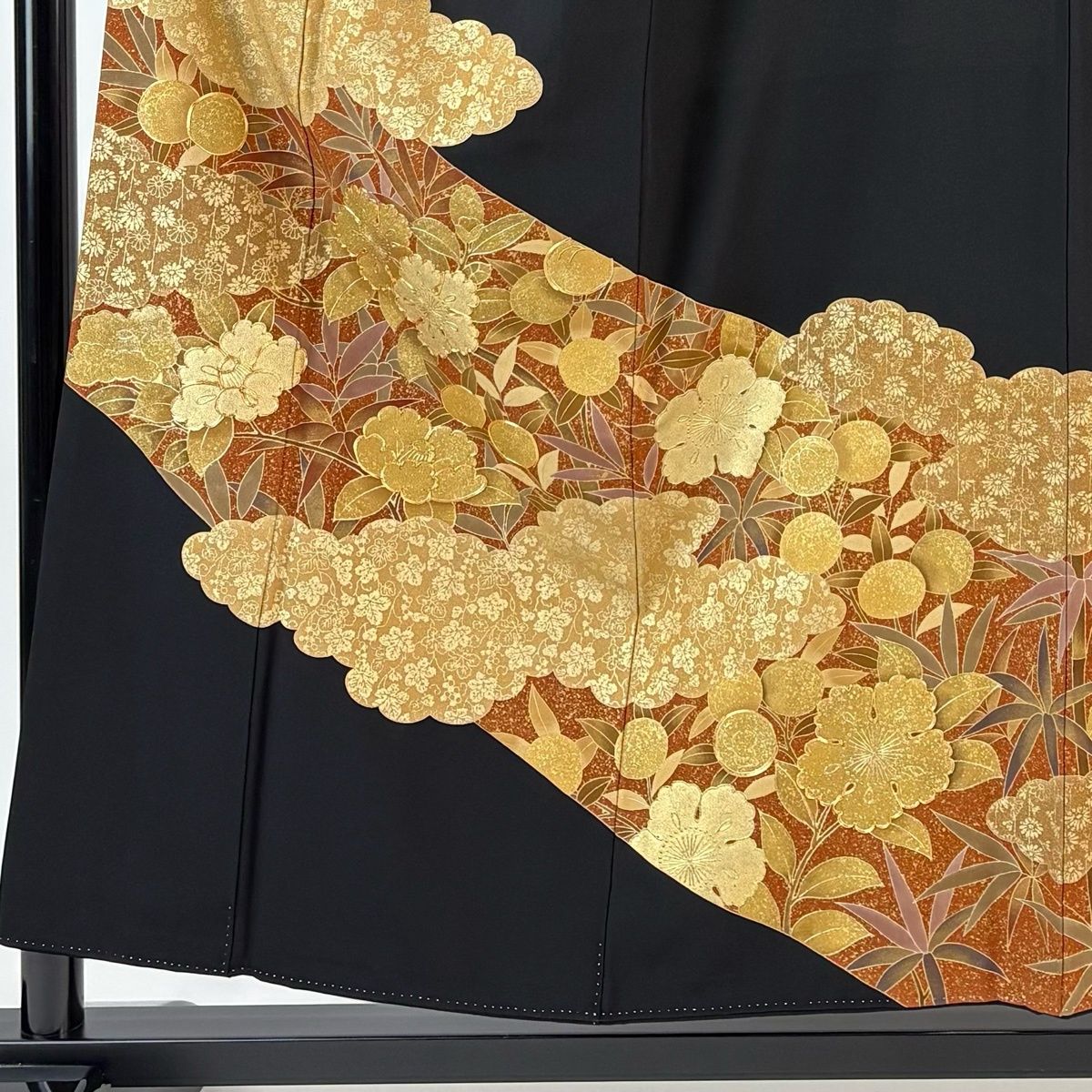 黒留袖 身丈155 cm 裄丈63 S 袷 椿 雲文 金彩 金糸 黒 正絹 秀品