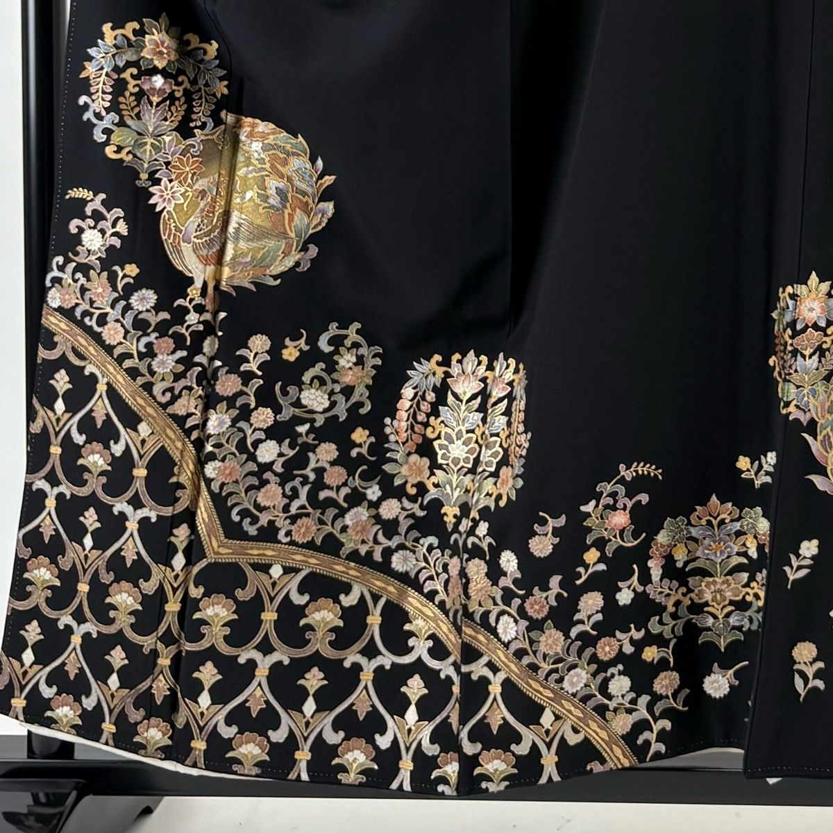 黒留袖 身丈157.5 cm 裄丈64 M 袷 花丸文 鳥 金銀彩 螺鈿 黒 正絹 秀品