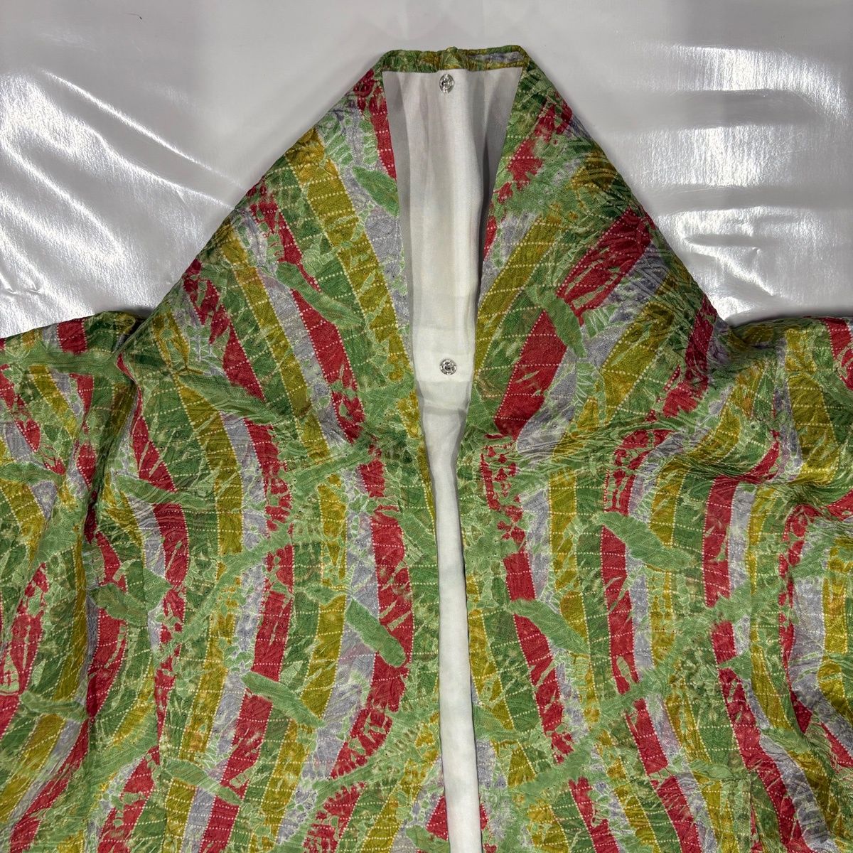  小紋 身丈168 cm 裄丈65.5 M 袷 よろけ縞 幾何学模様 絞り 黄緑色 正絹 秀品 小紋 着物