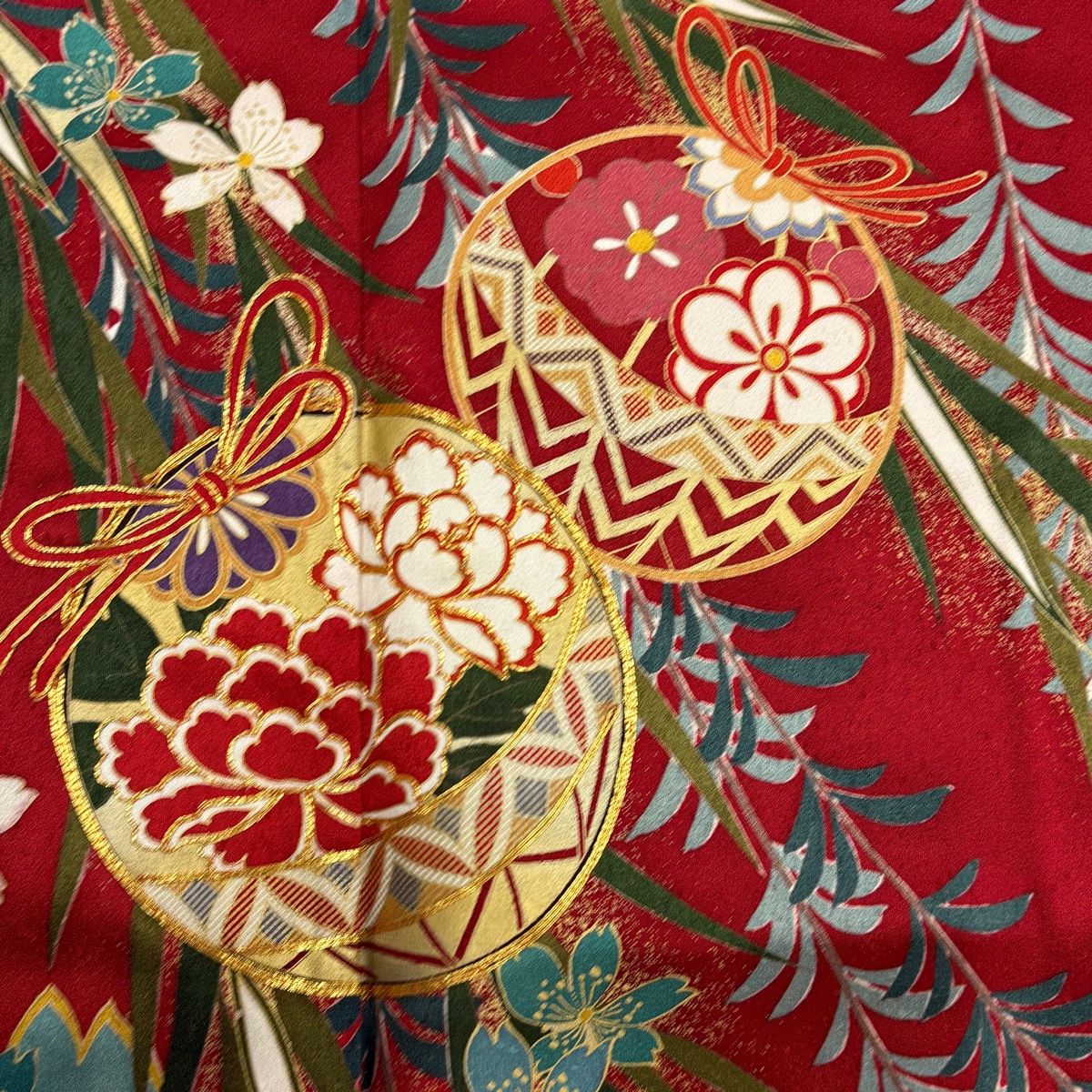 美品】 振袖 身丈155.5cm ベスト 裄丈62cm S 袷 鞠 桜 金糸 金彩 赤