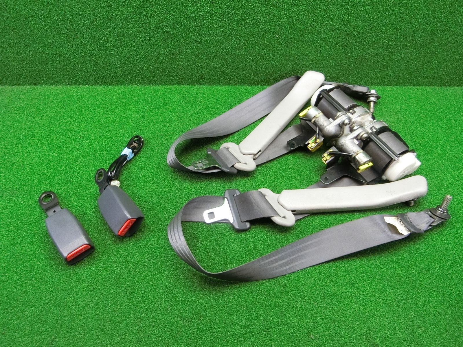 12420 バモス HM 1 2 ホビオ 3 4 フロント シートベルト 左右セット キャッチ