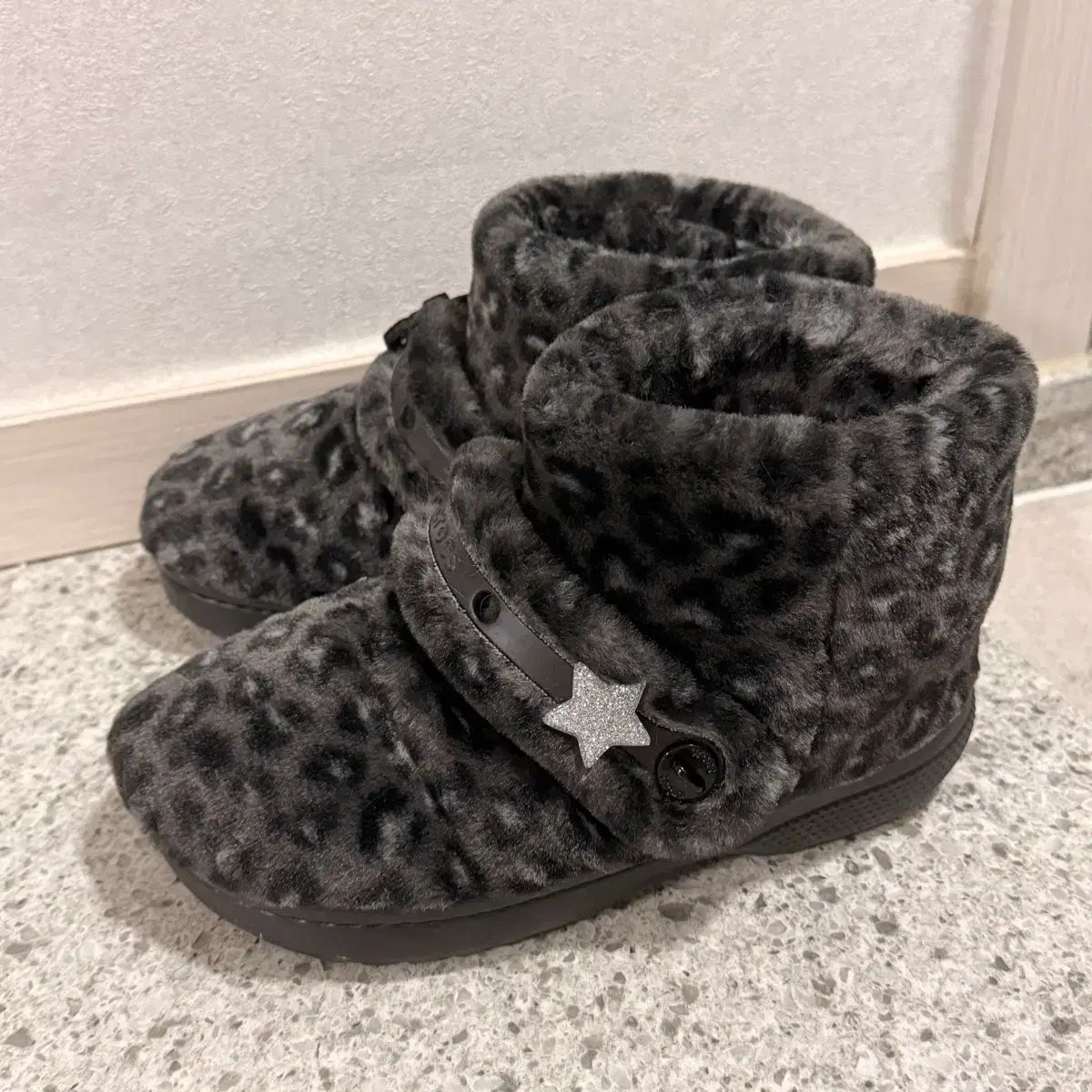 Crocs アンファゲッタブル レオパード ブーツ