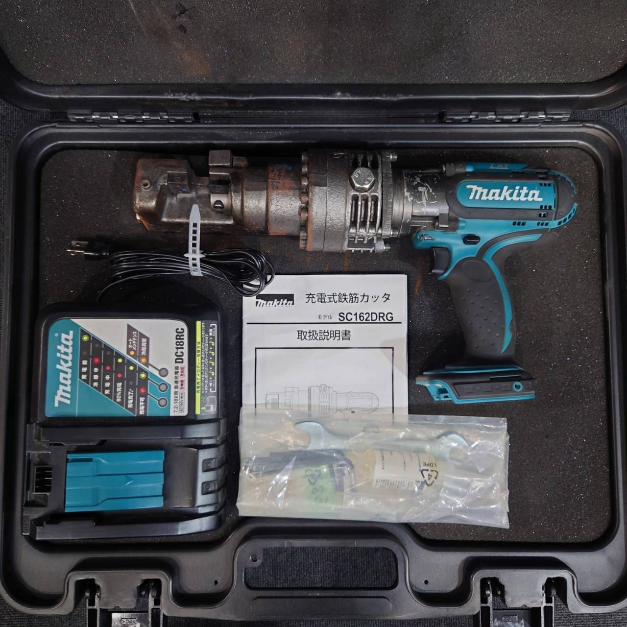 マキタ 充電式鉄筋カッター 取説 充電器 ケース有 F-83