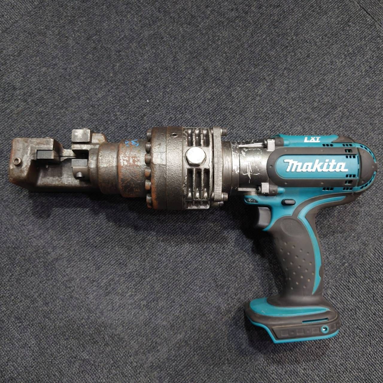 マキタ 充電式鉄筋カッター 取説 充電器 ケース有 F-83