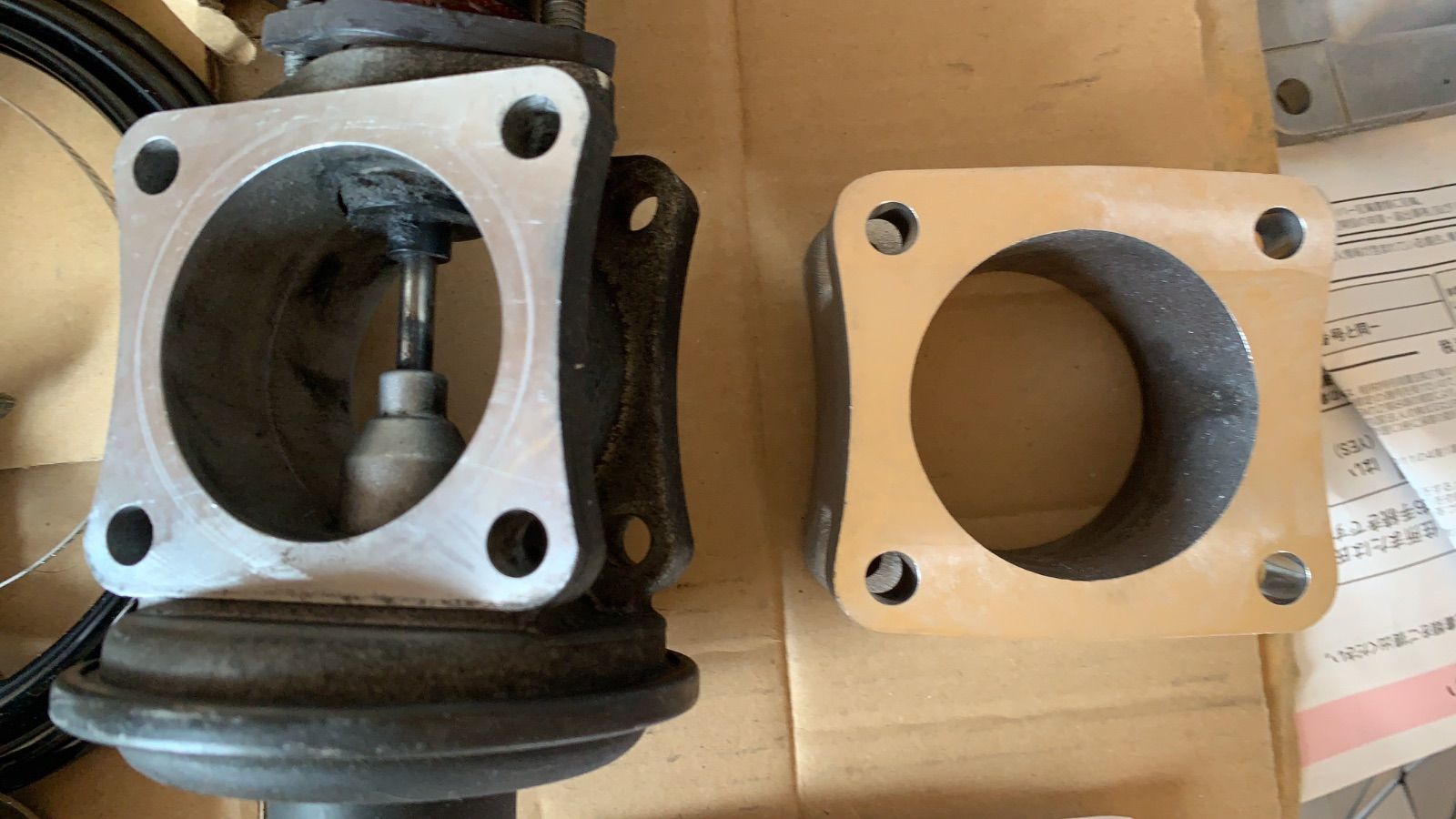 ランクル100ディーゼル EGR削除ブロック+エキマニぶたランドクルーザー100 ランクル100ディーゼルEGR削除ブロック 前期 ランクル100 ディーゼル