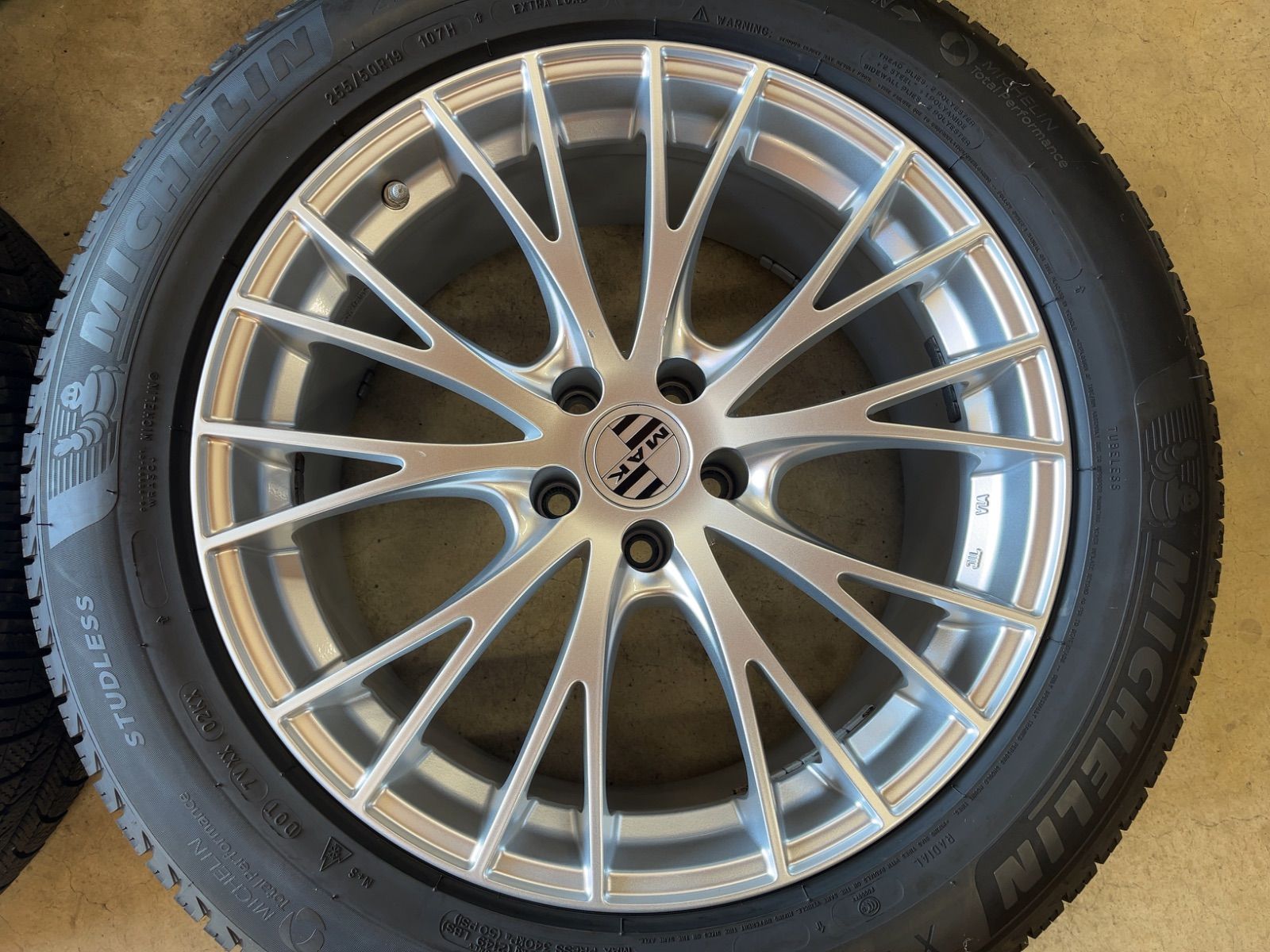 ポルシェ マカン GTS ターボ ミシュラン 冬用 バリ山 19インチ 4本セット