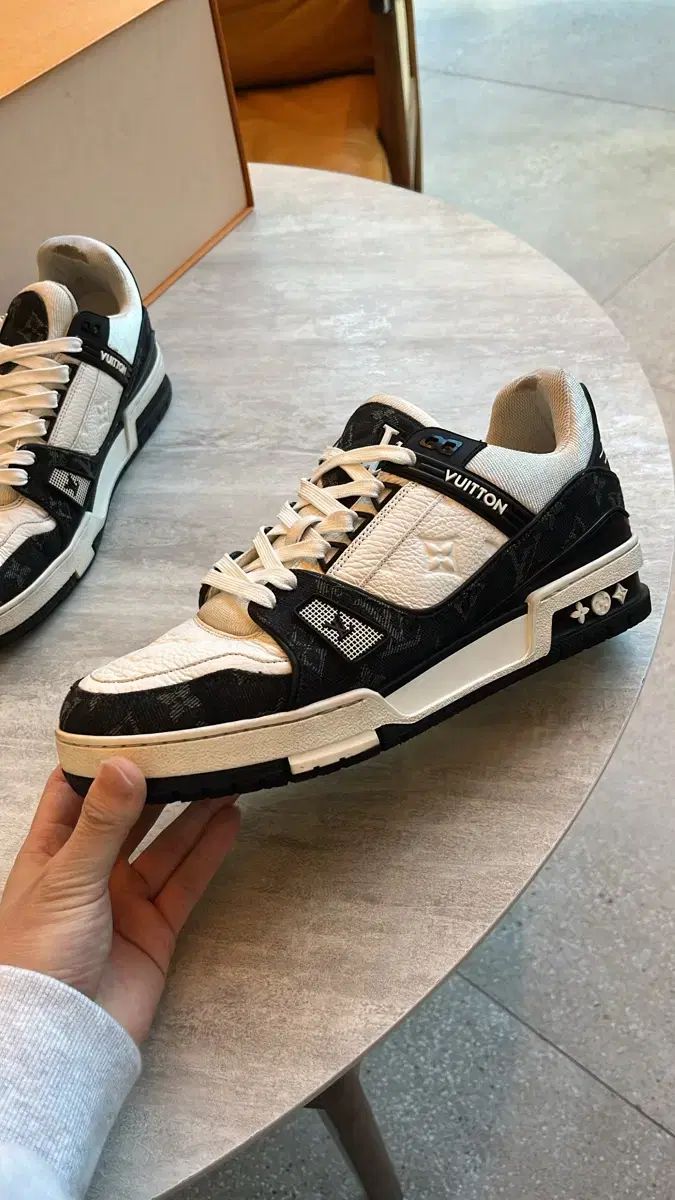 ルイヴィトン トレーナー LV スニーカー モノグラム デニム ブラック 7.5 サイズ シューズ