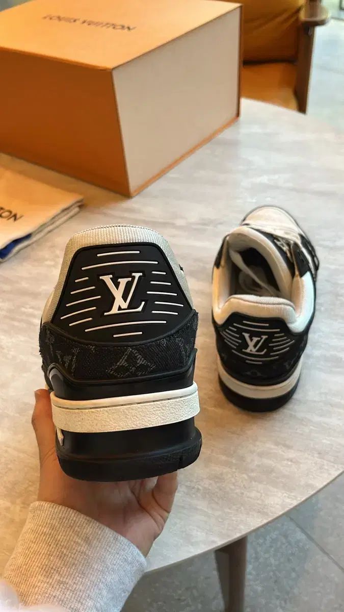 ルイヴィトン トレーナー LV スニーカー モノグラム デニム ブラック 7 5 サイズ シューズ