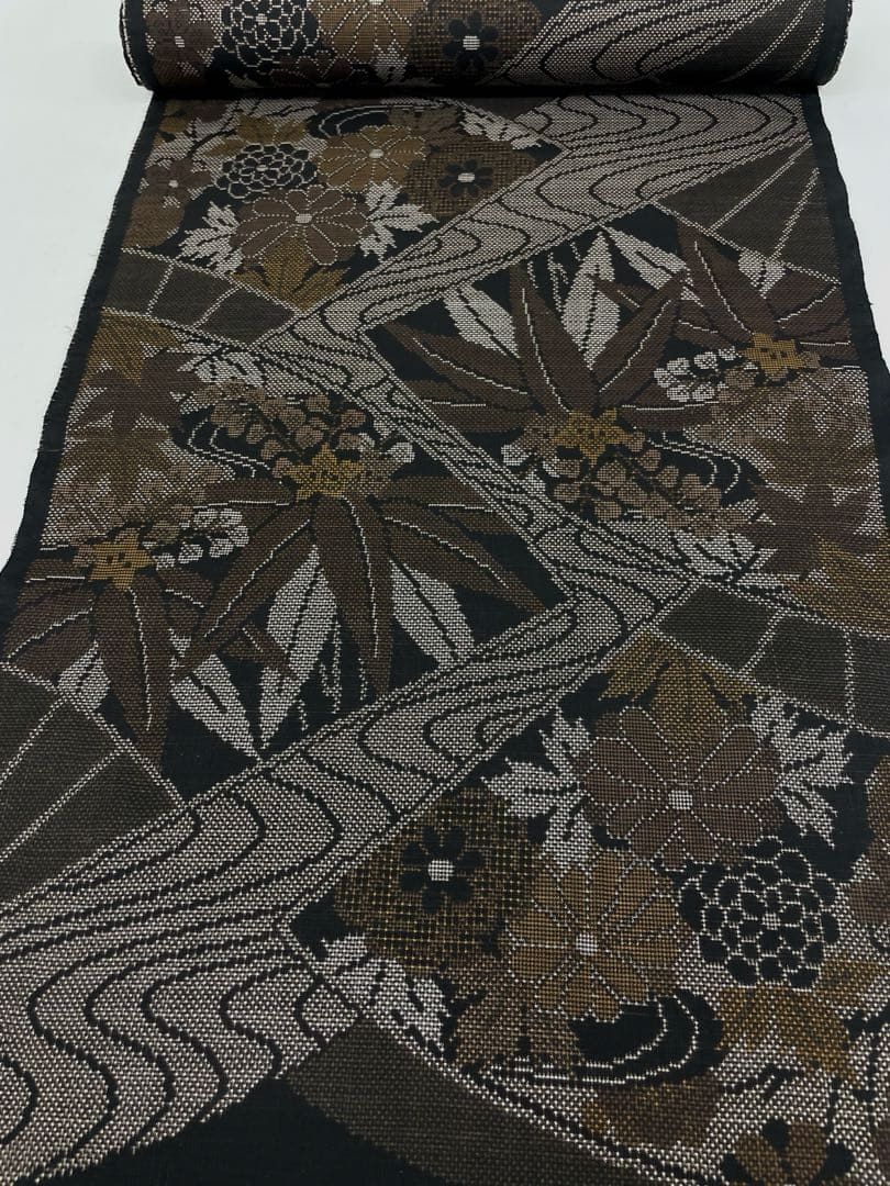 本場奄美大島紬 古代染色 純泥染 通産大臣指定伝統的 正絹 反物 T 9149