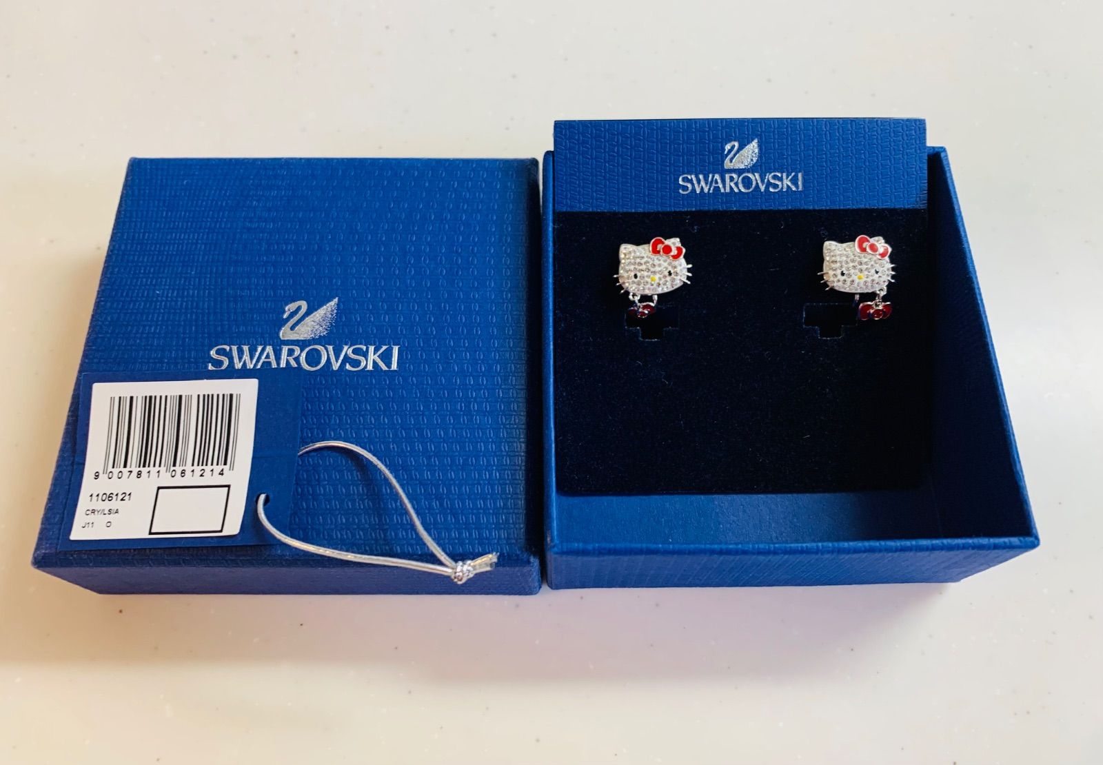 品スワロフスキーSwarovskiハローキティHelloKittyイヤリング