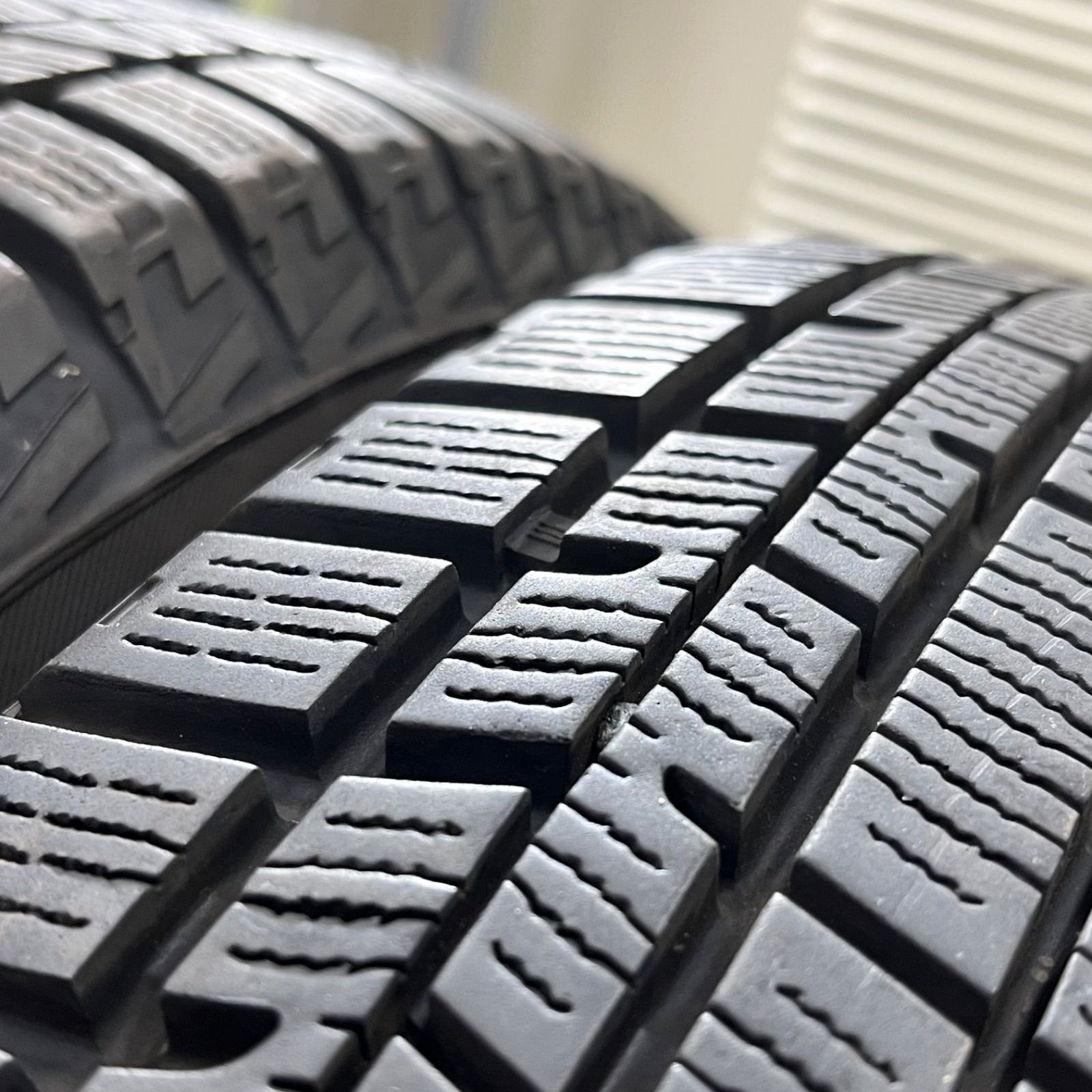 スタッドレスタイヤ 冬タイヤ