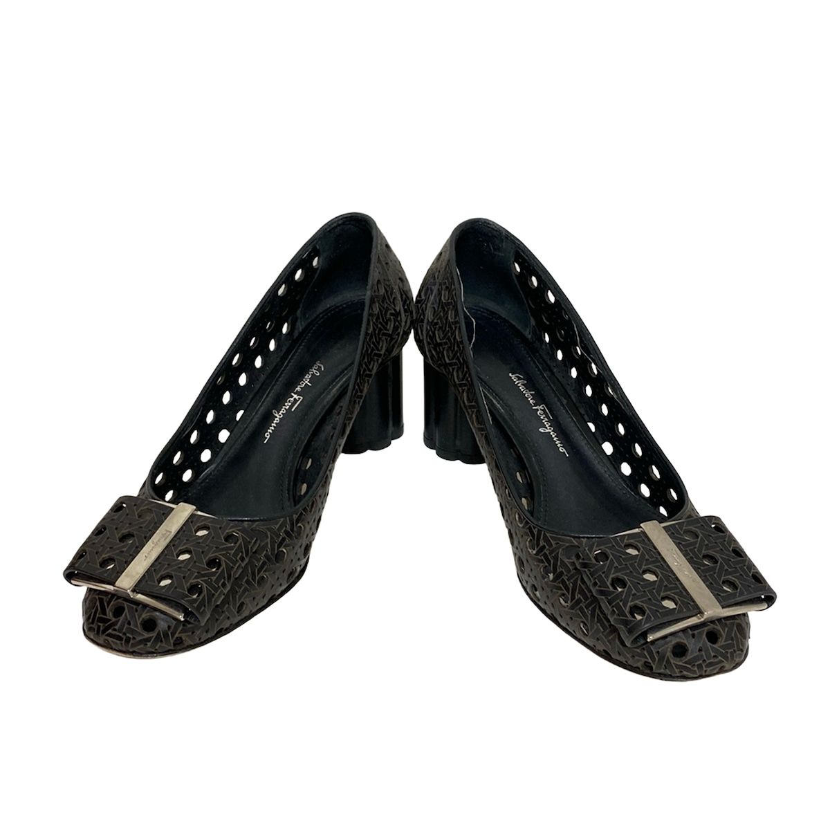 SalvatoreFerragamo サルバトーレフェラガモ パンプス 7 D レディース - 黒 パンチング レザー
