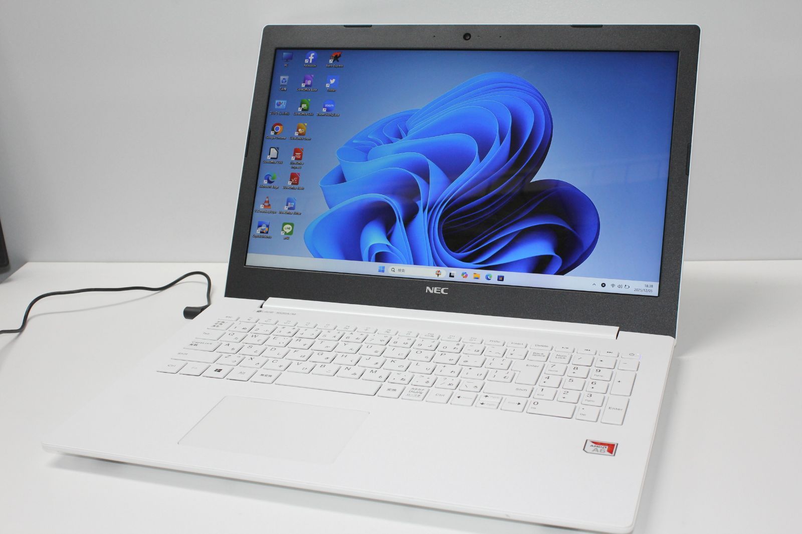 中古ノートPC】NEC〈LAVIE Note Standard NS20A/M2W〉AMD A6-9225